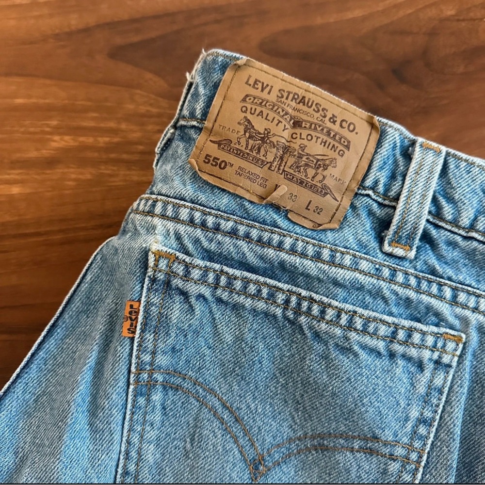 Vintage Orange Tab Levis 550 Mens 33x32 Relaxed Tapered Light Wash Denim - Picture 3 of 6